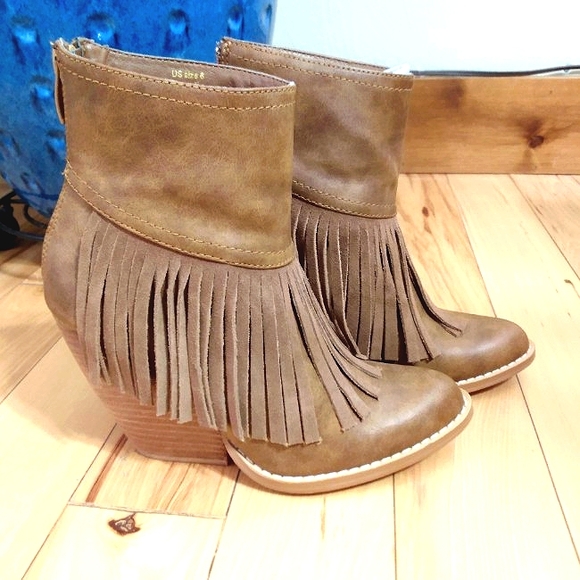 Very Volatile Tassel Boots size 6 - Picture 3 of 12